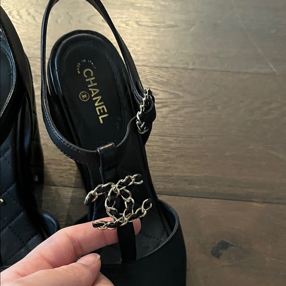 CHANEL Black Heels with Gold Accents - Picture 6 of 7